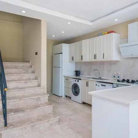 Turalya - Islamlar With A Pool * קס